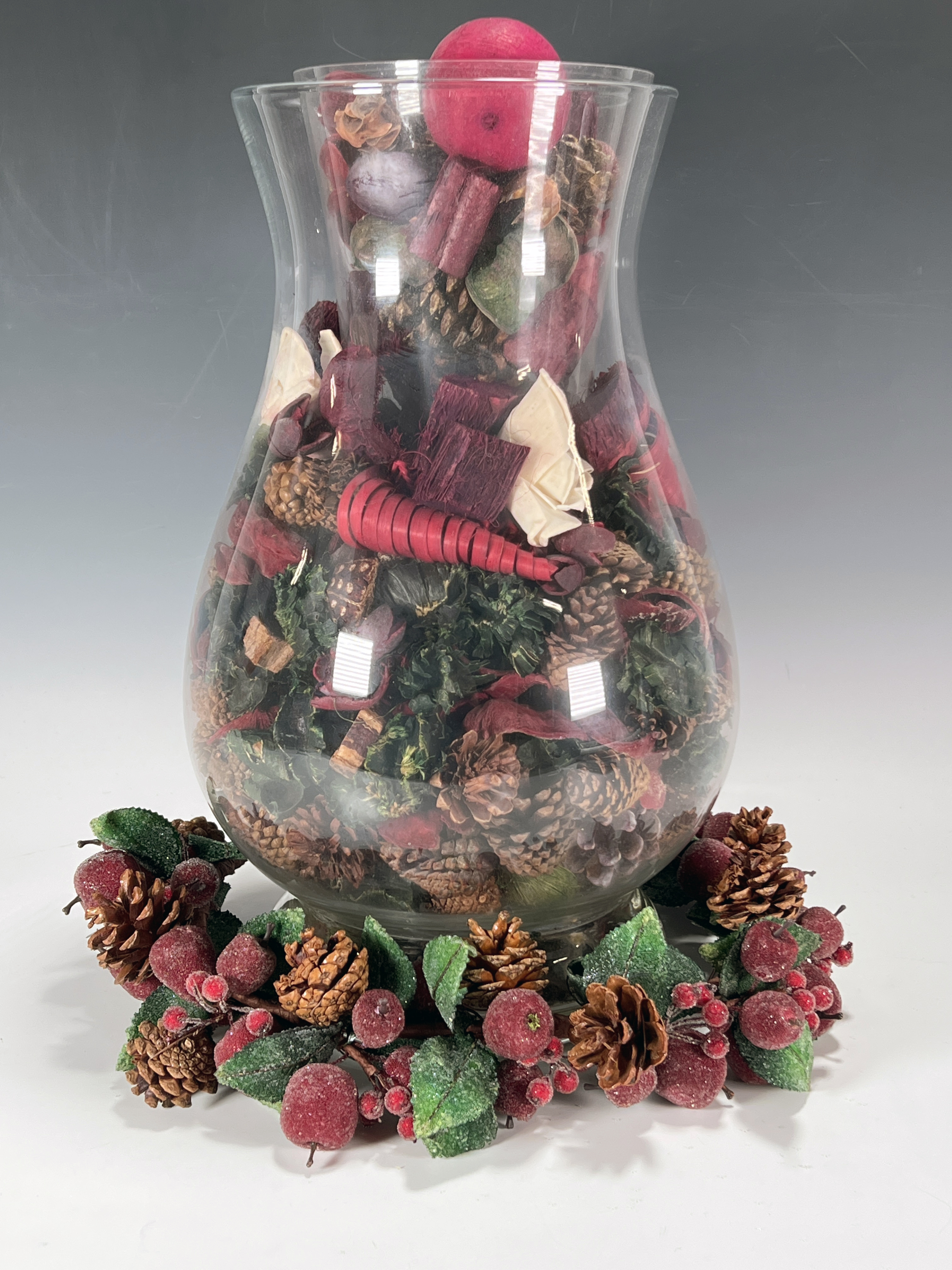 Holiday Potpourri Glass Vase  image 1