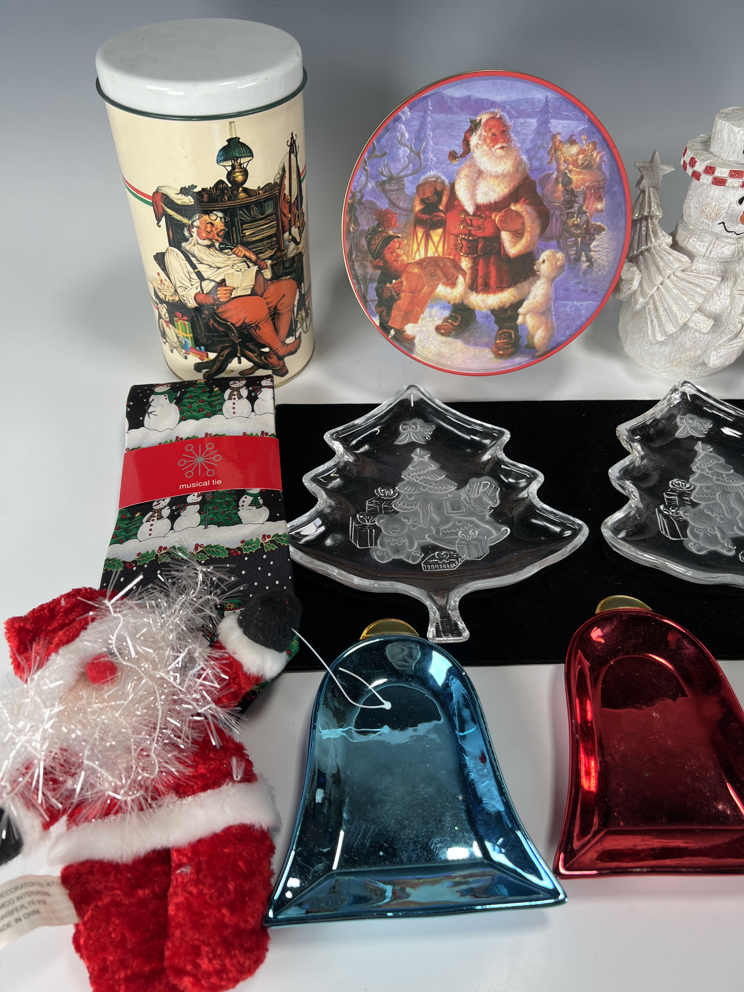 Christmas Decor Glass Tins Plates image 3