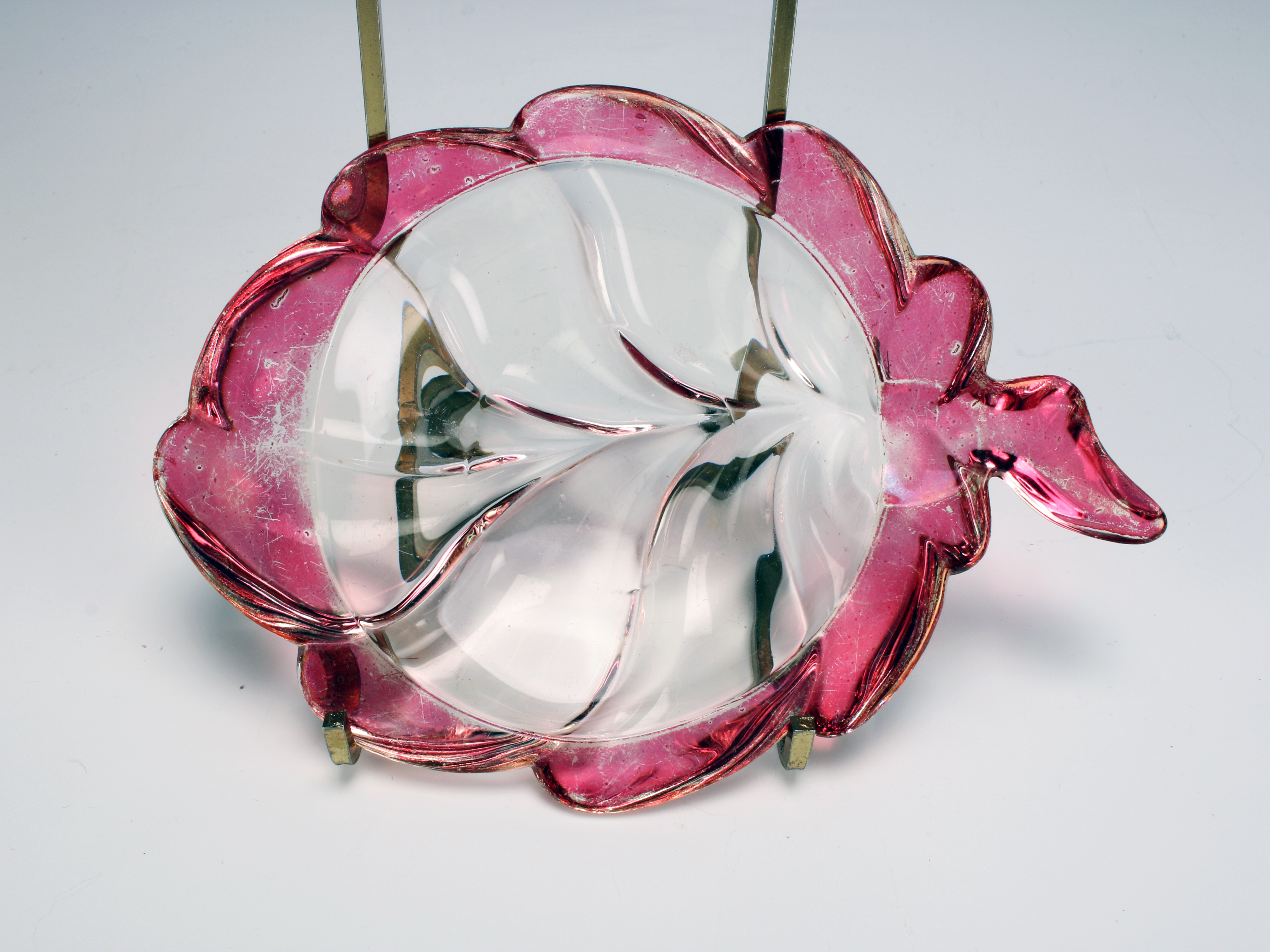 Amber Glass Bowl & Two Pink Glass Leaf Dishes image 5