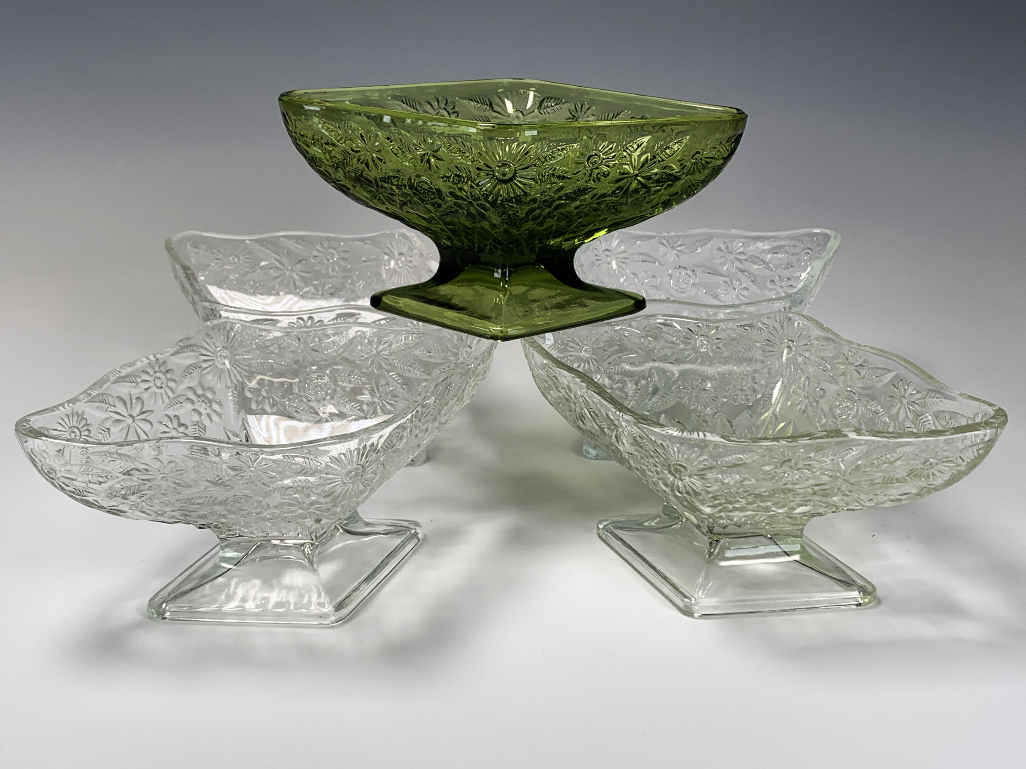 Glass Plates & Dessert Cups image 6