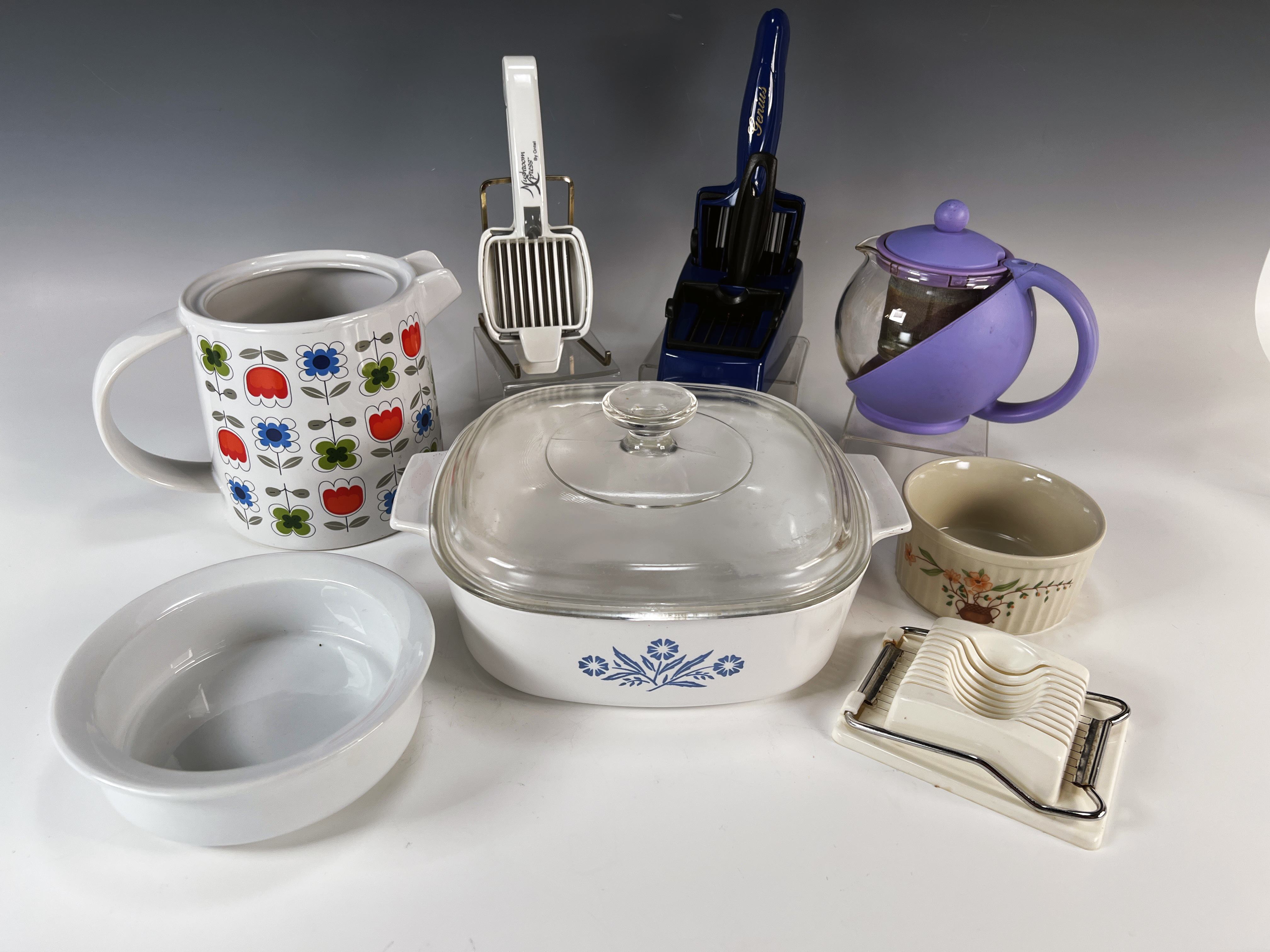 Corningware And Kitchen Items image 1