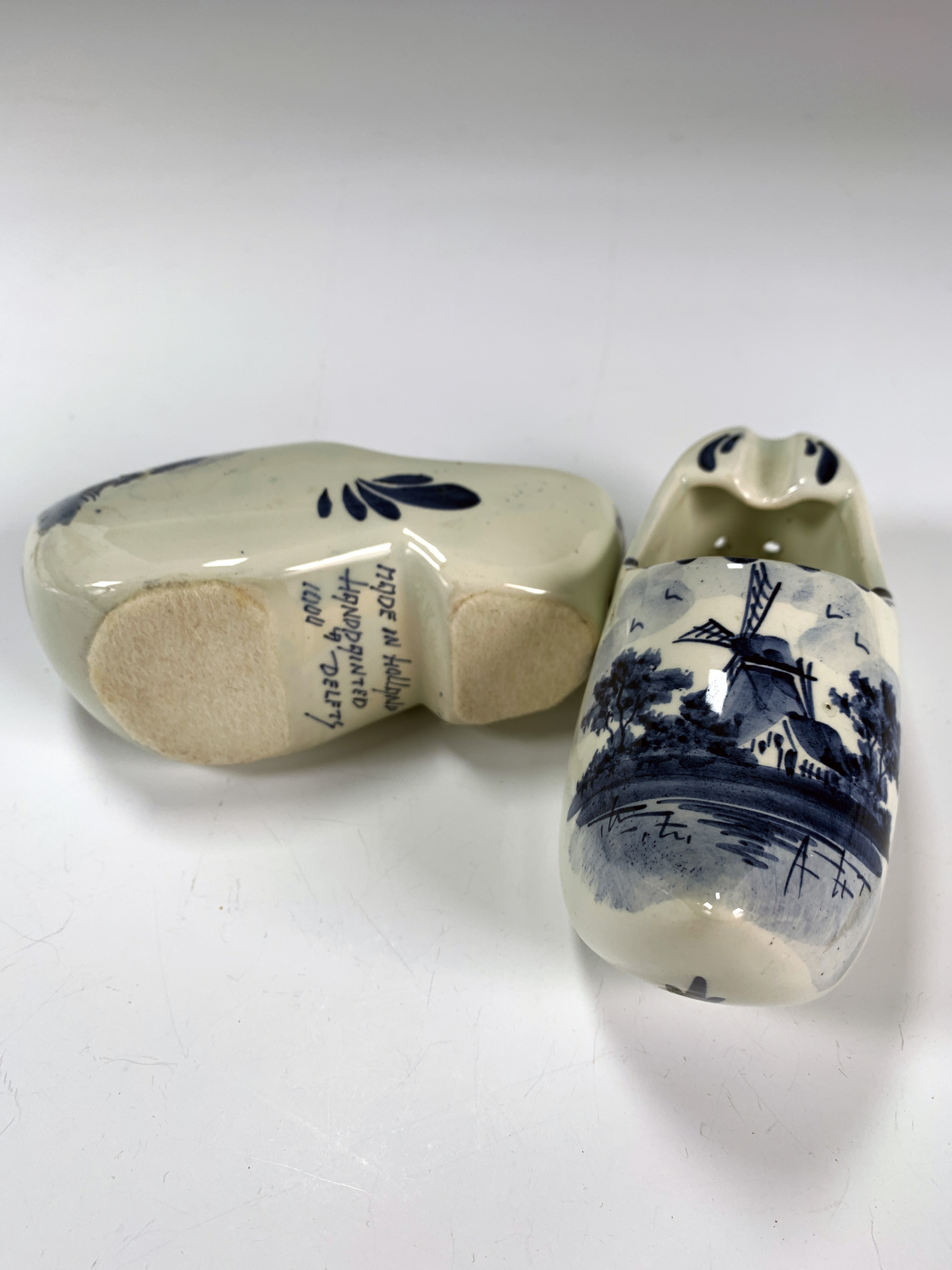 2 Hand Painted Delft Shoes Ashtrays image 2