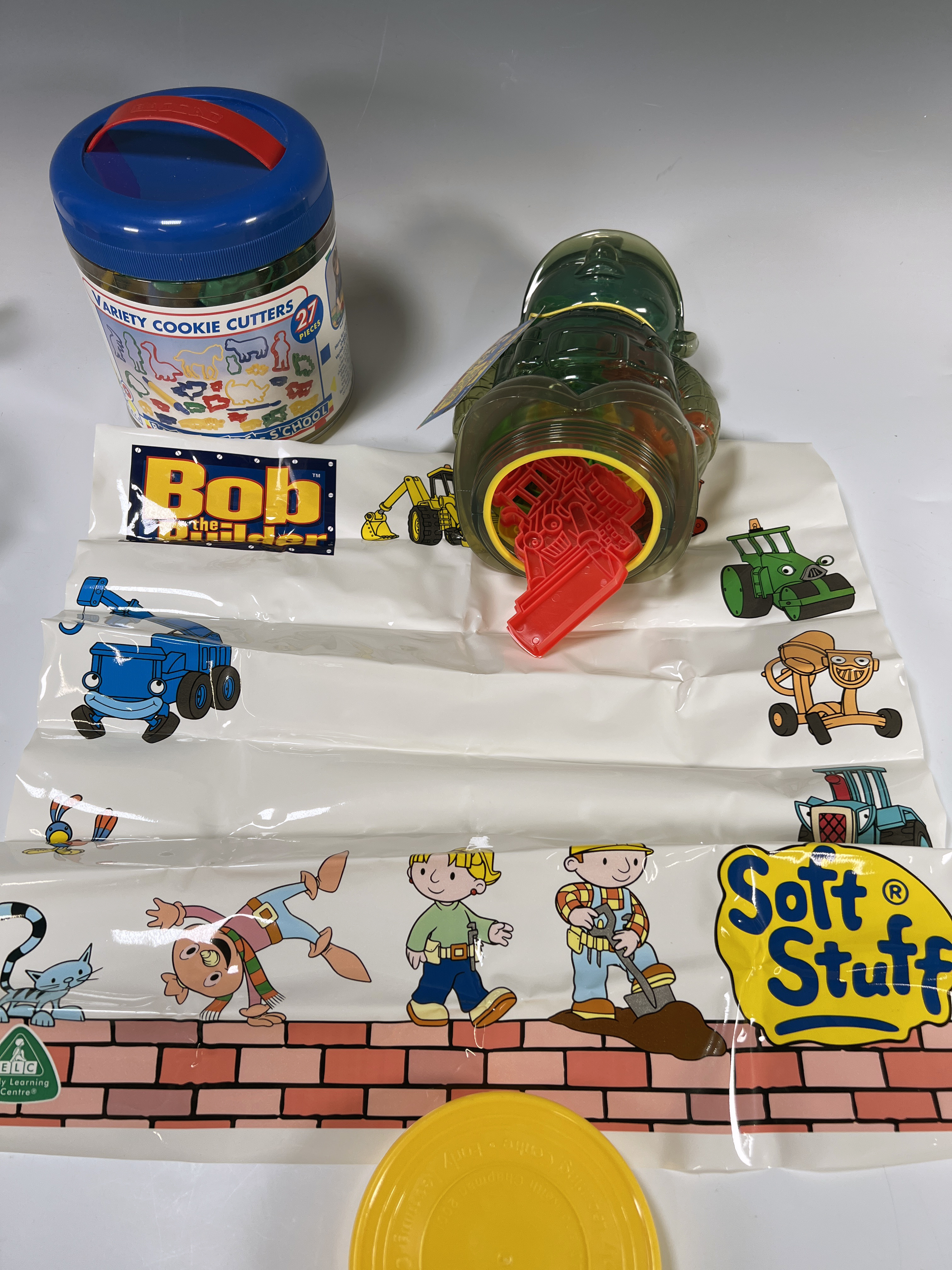 Kids Themed Cookie Cutters, Stamps, Sandwich Cutter Incl Bob The Builder image 2
