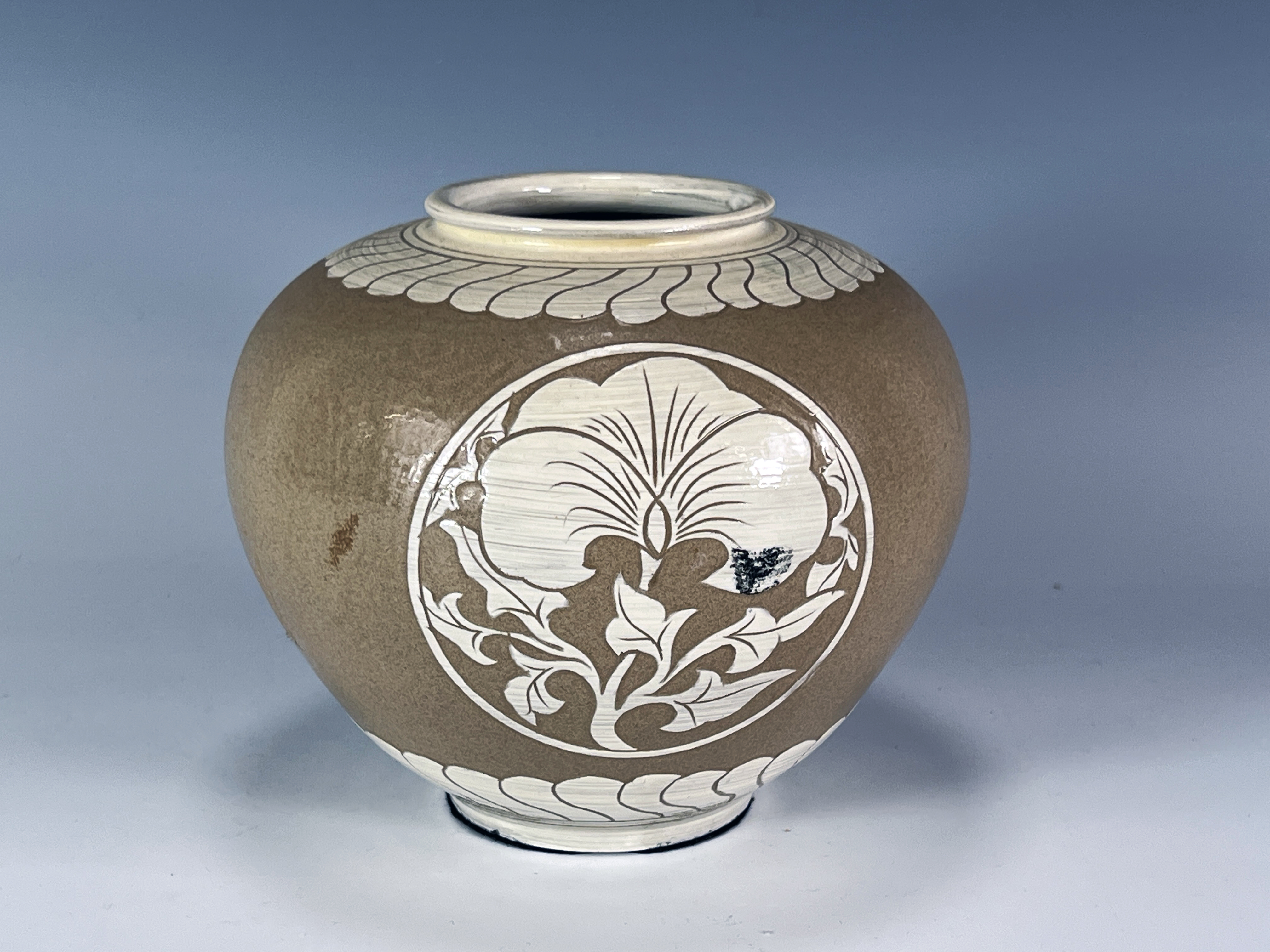 Japanese Floral Vase image 2