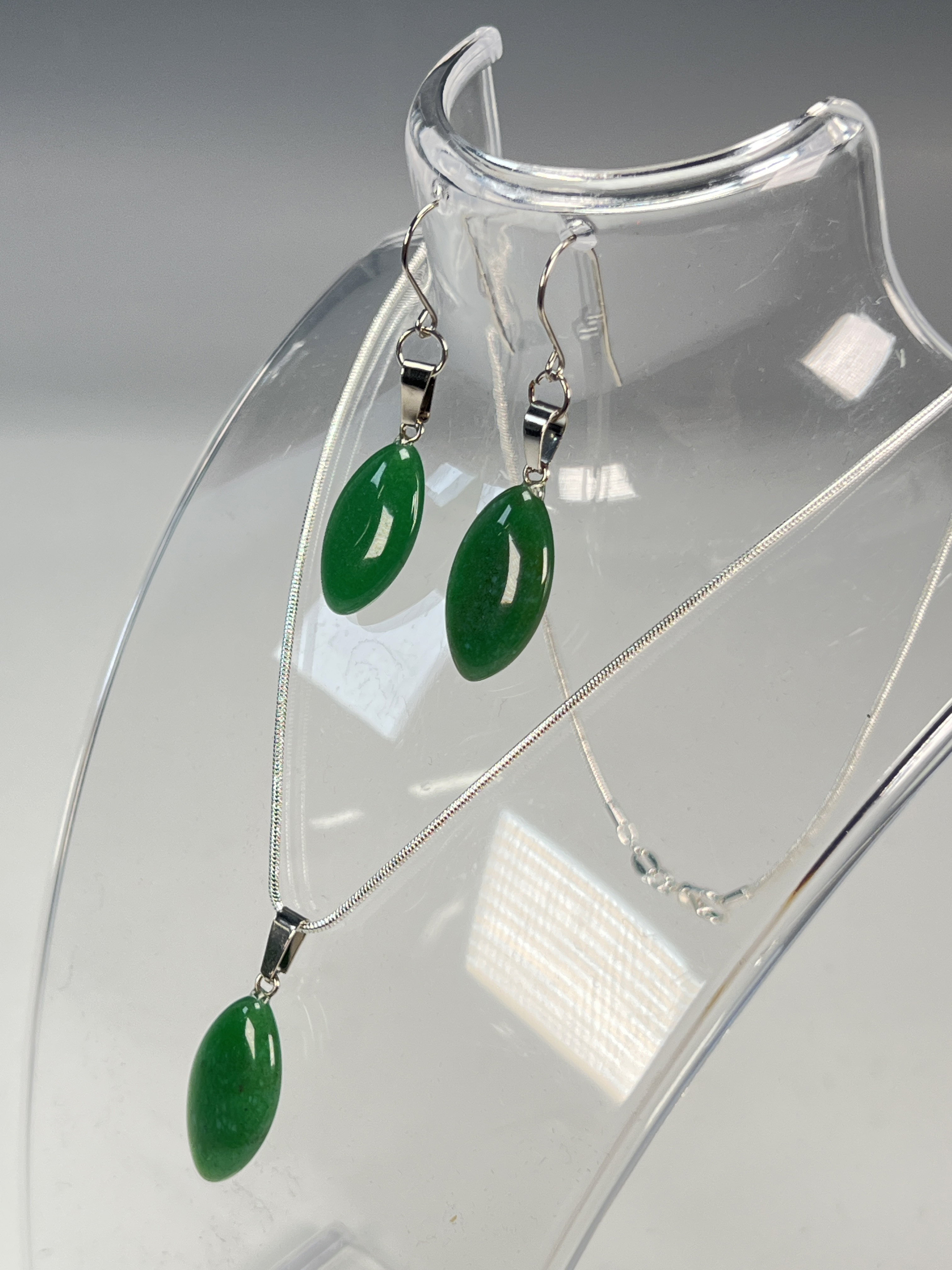 Jade Pendant Necklace & Earrings image 2