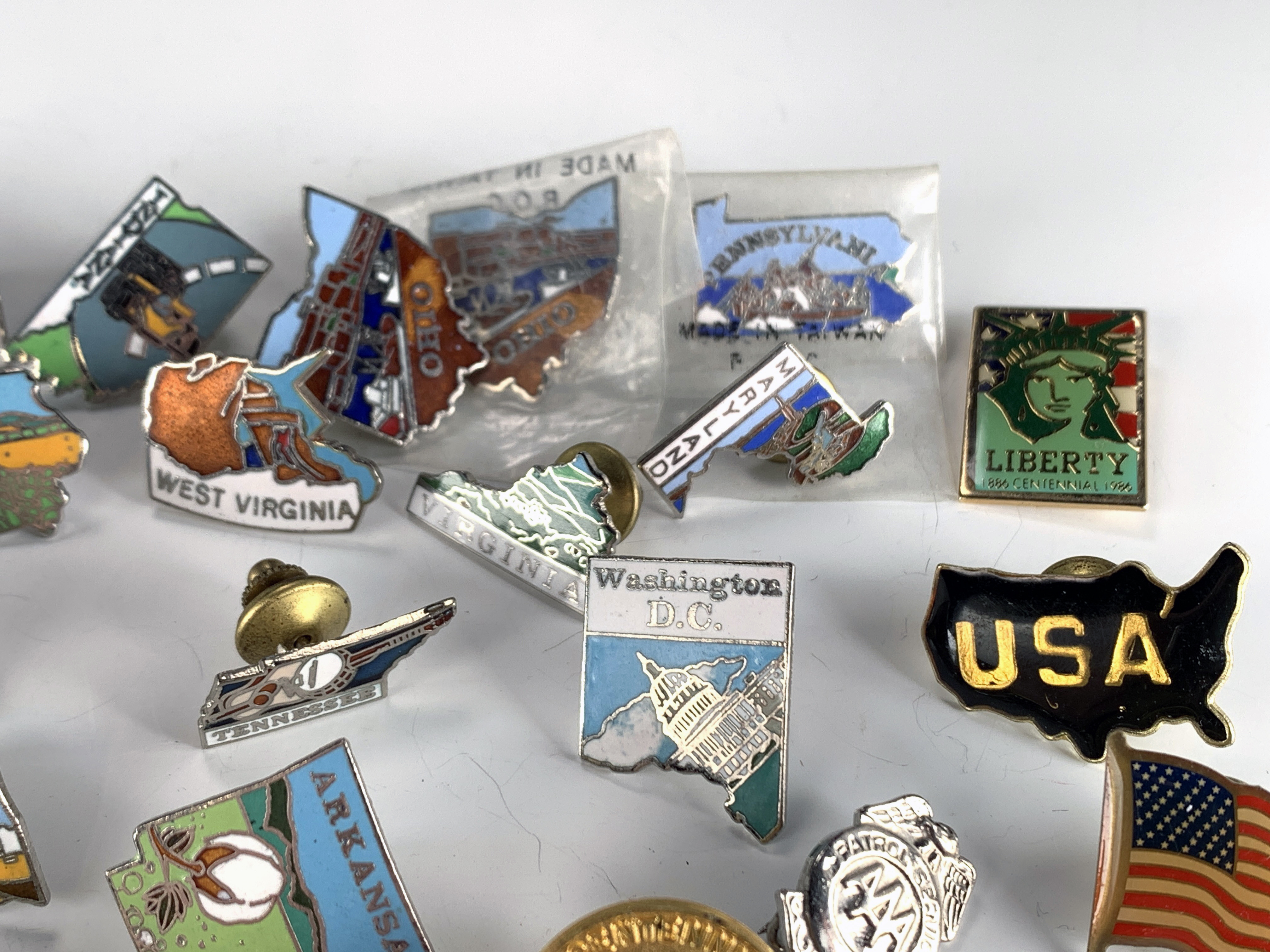 Collection Of Vintage State & Travel Pins image 3