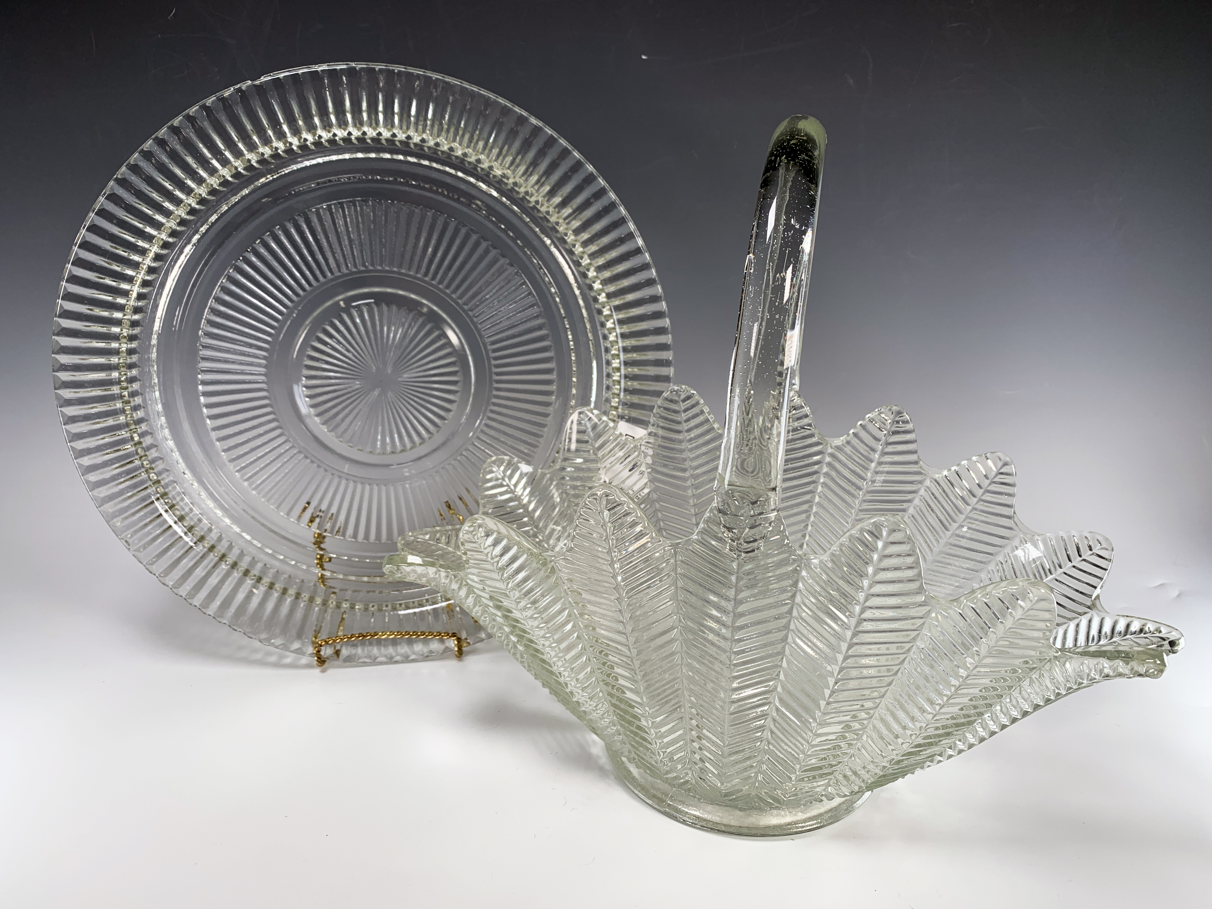 L.e. Smith Glass Basket And Platter image 1
