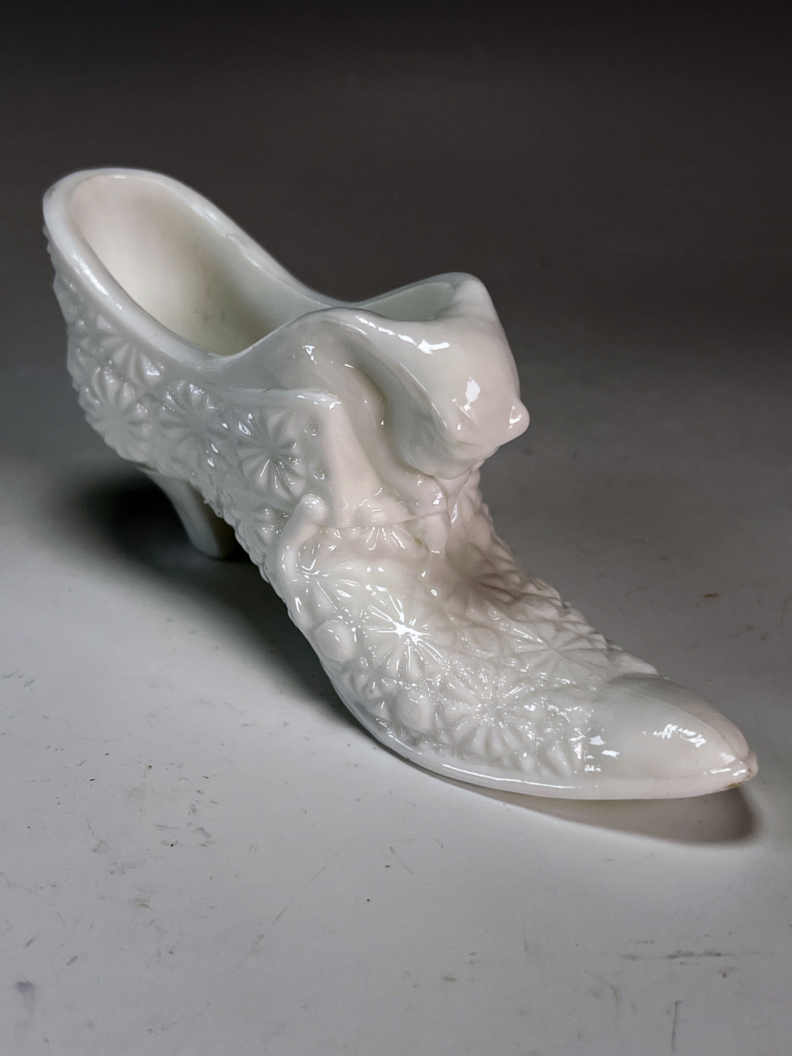 Collection Of Milk Glass Ashtrays image 3