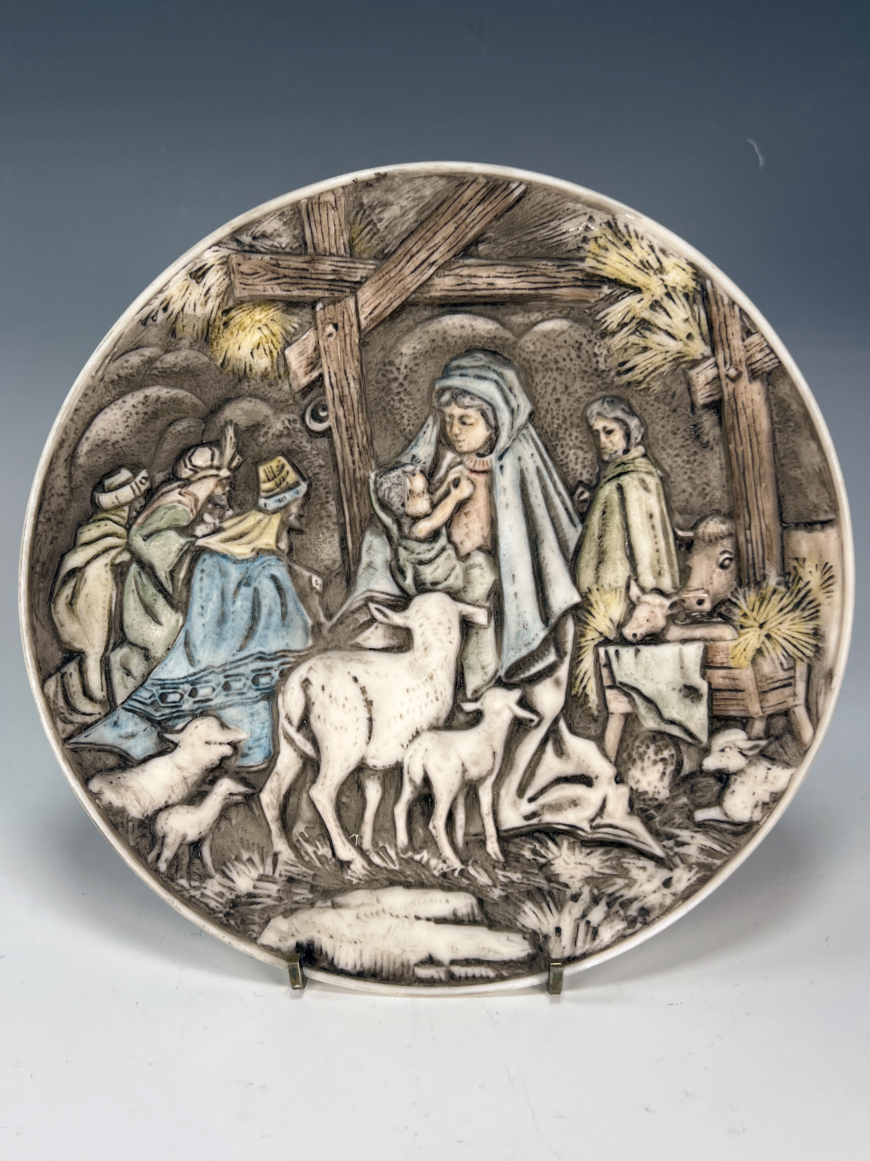Fenton Nativity Scene Plate With Jesus, Mary & Joseph Figure  image 2