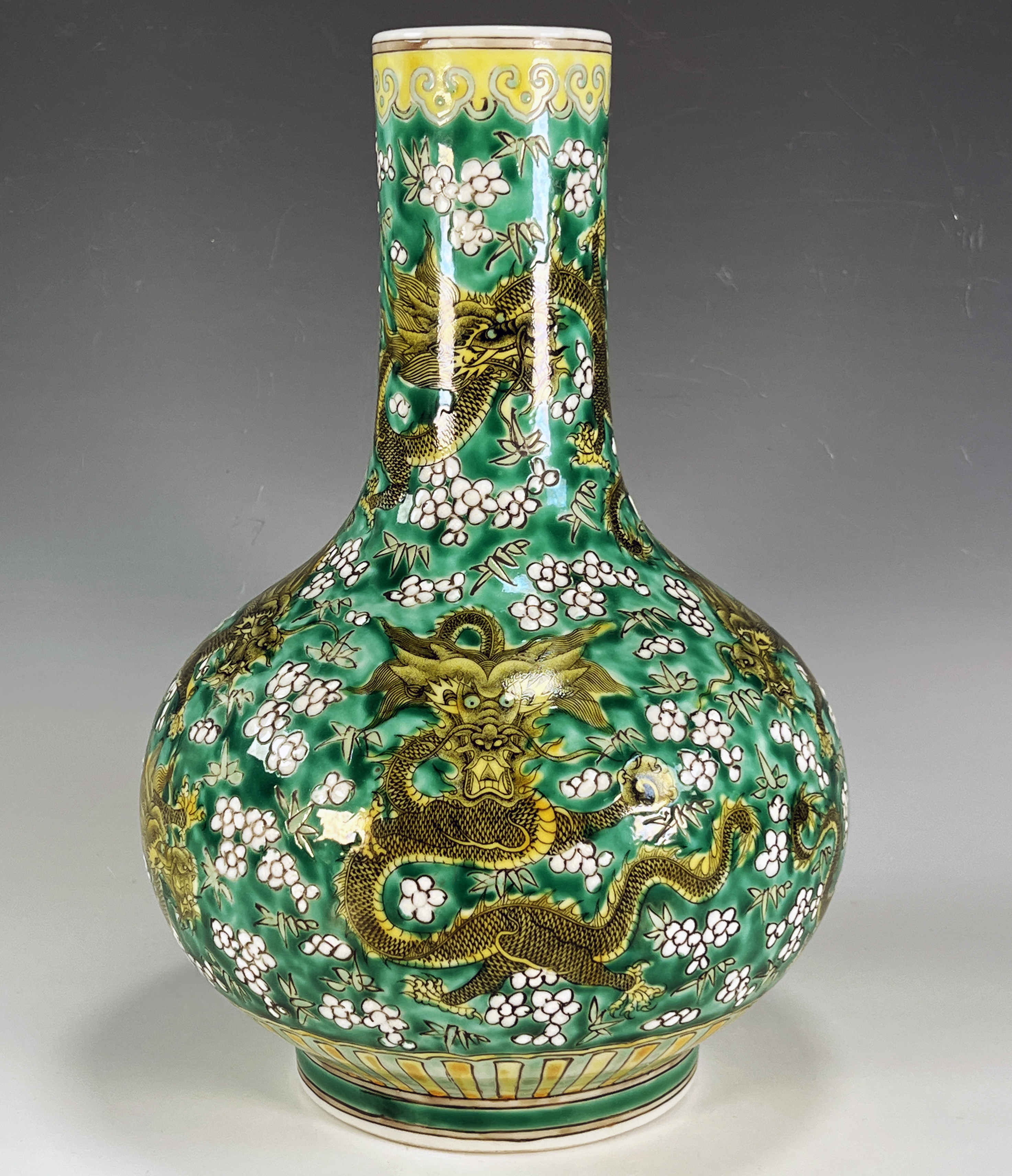 Green Dragon Vase image 1