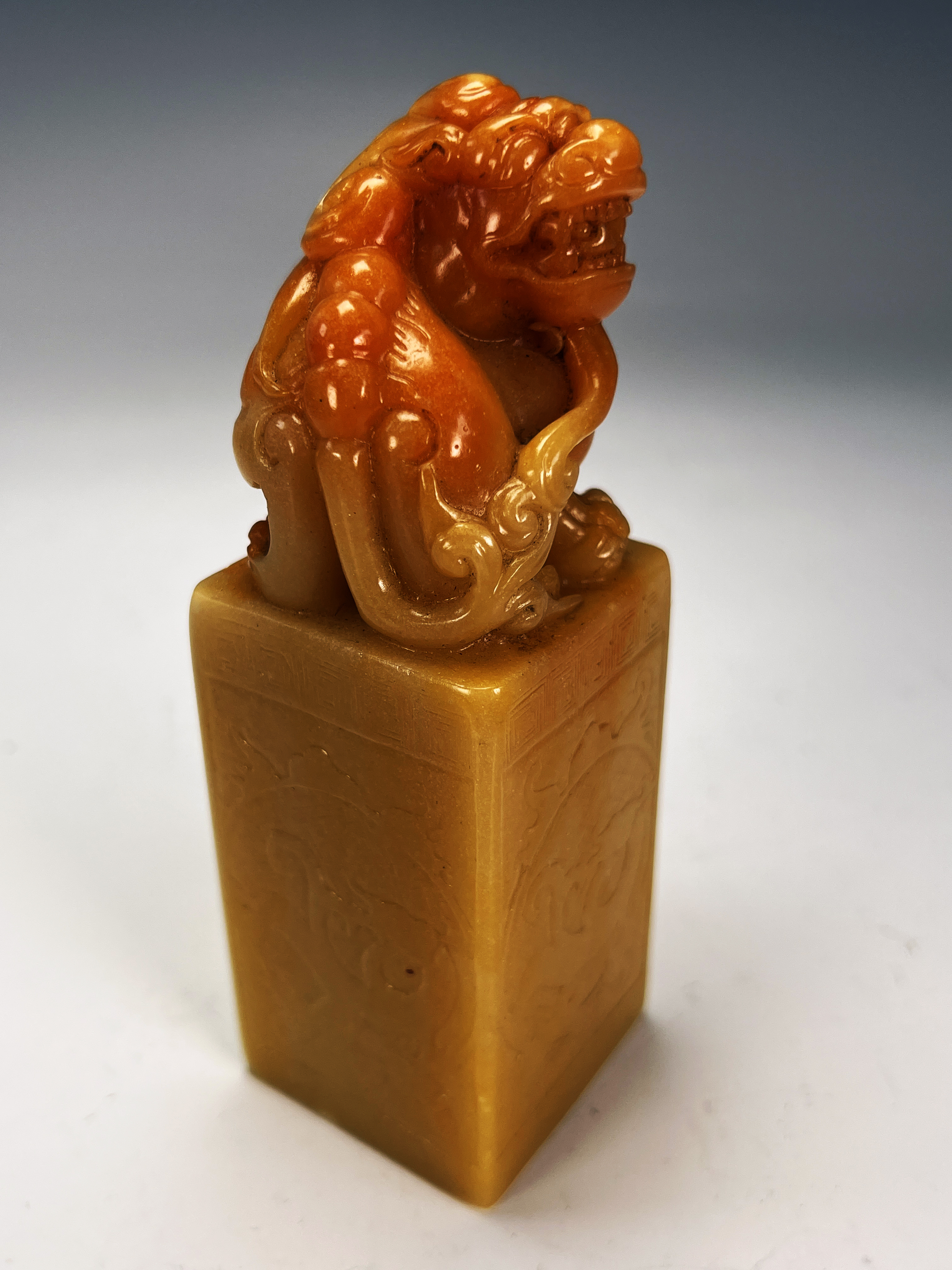 Carved Tianhuang Shoushan Foo Beast Seal image 1