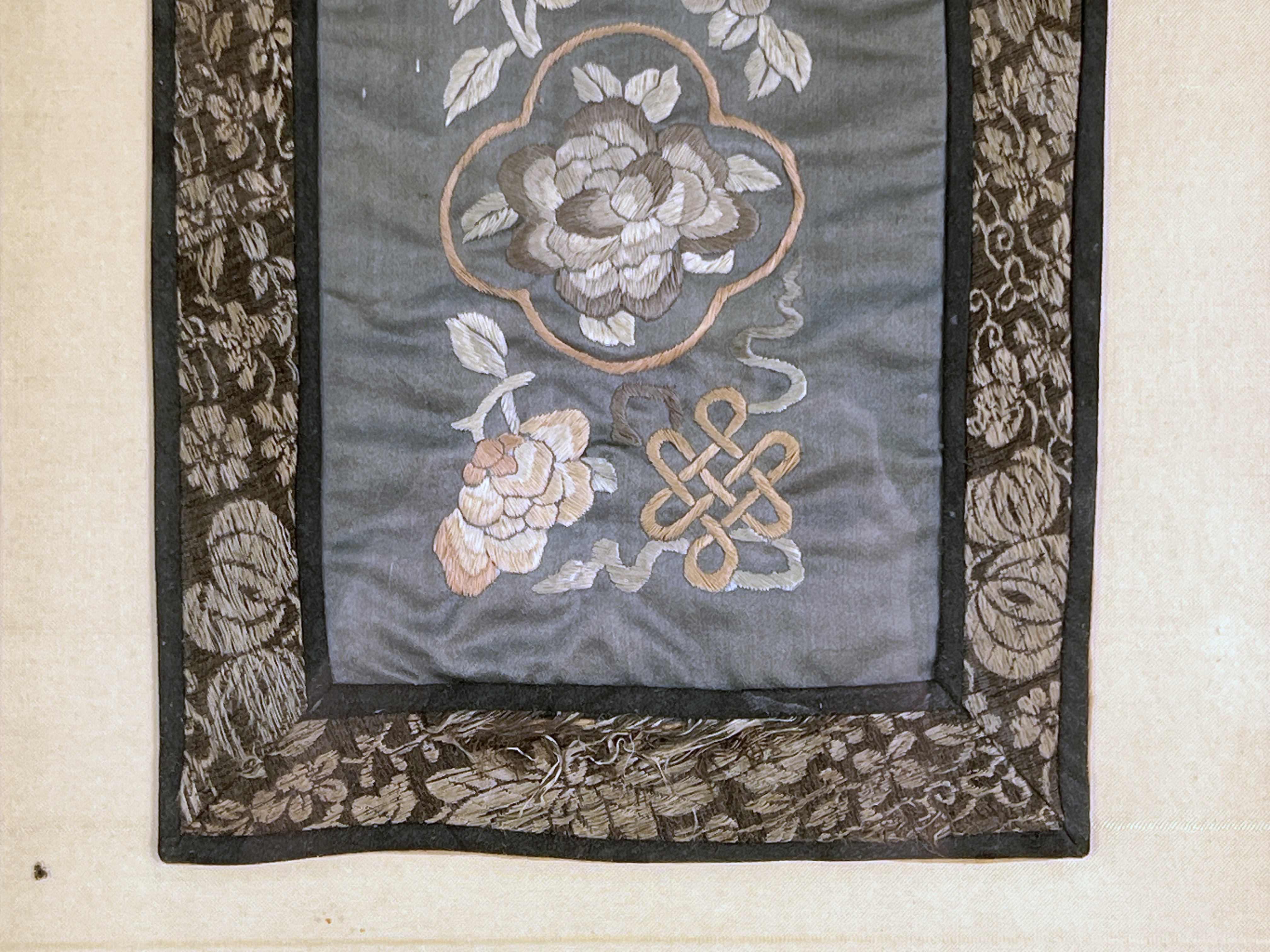 Elegant Framed Chinese Floral Embroidery - Traditional Artwork image 2