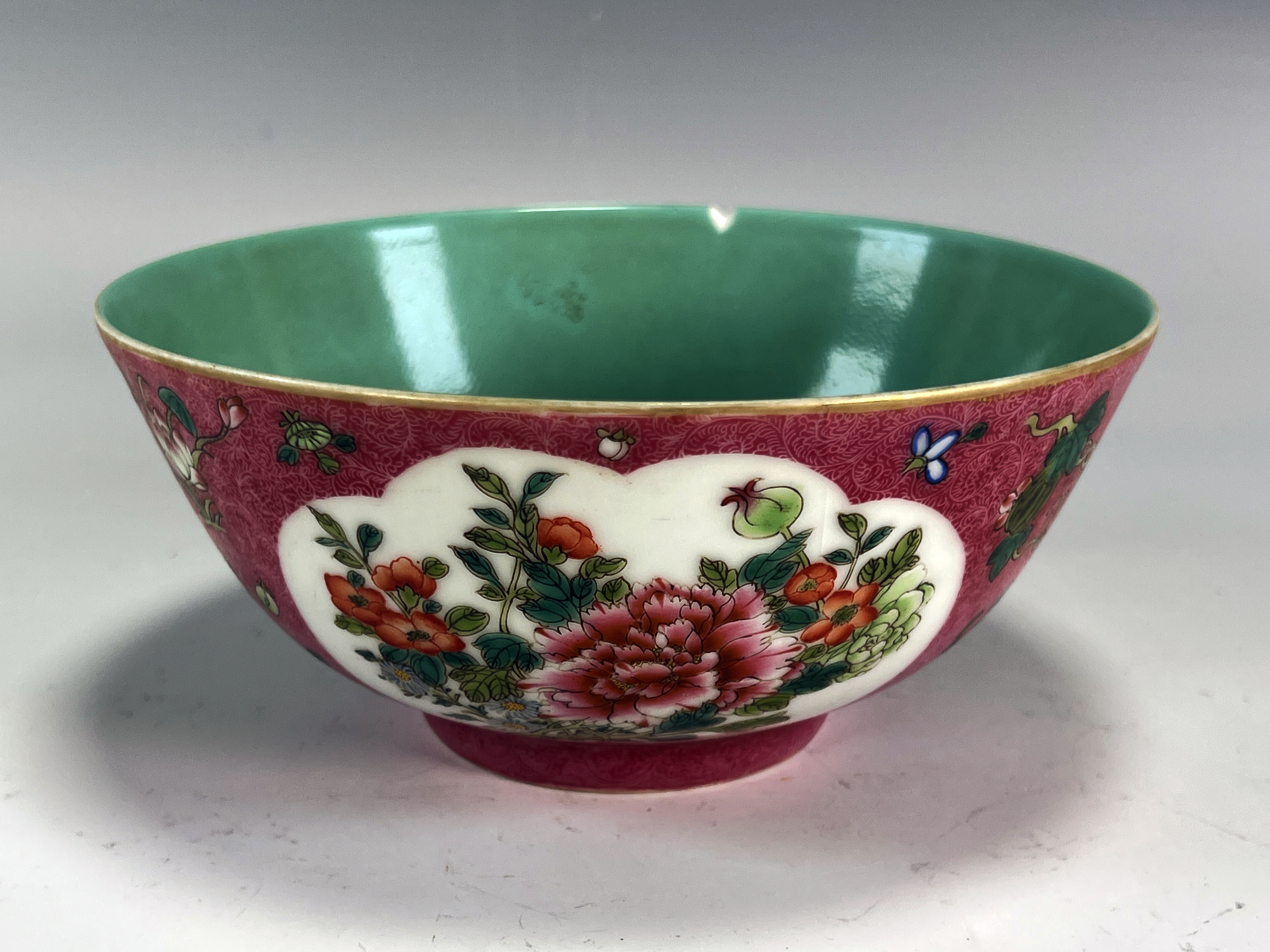 Exquisite Famille Rose Porcelain Bowl - A Chinese Treasure image 1