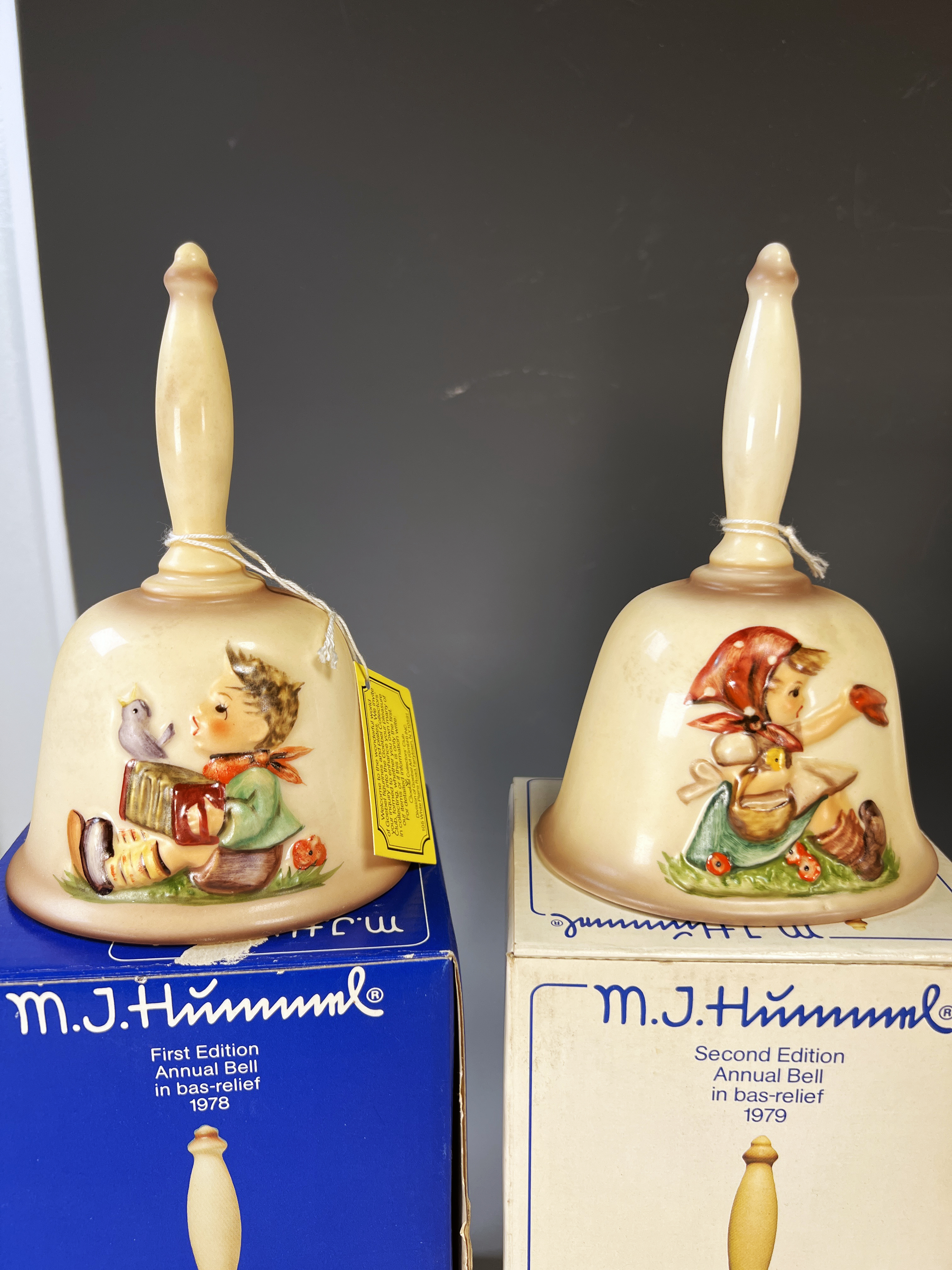 Goebel Hummel Collector Bas Relief Bells & Plate image 2