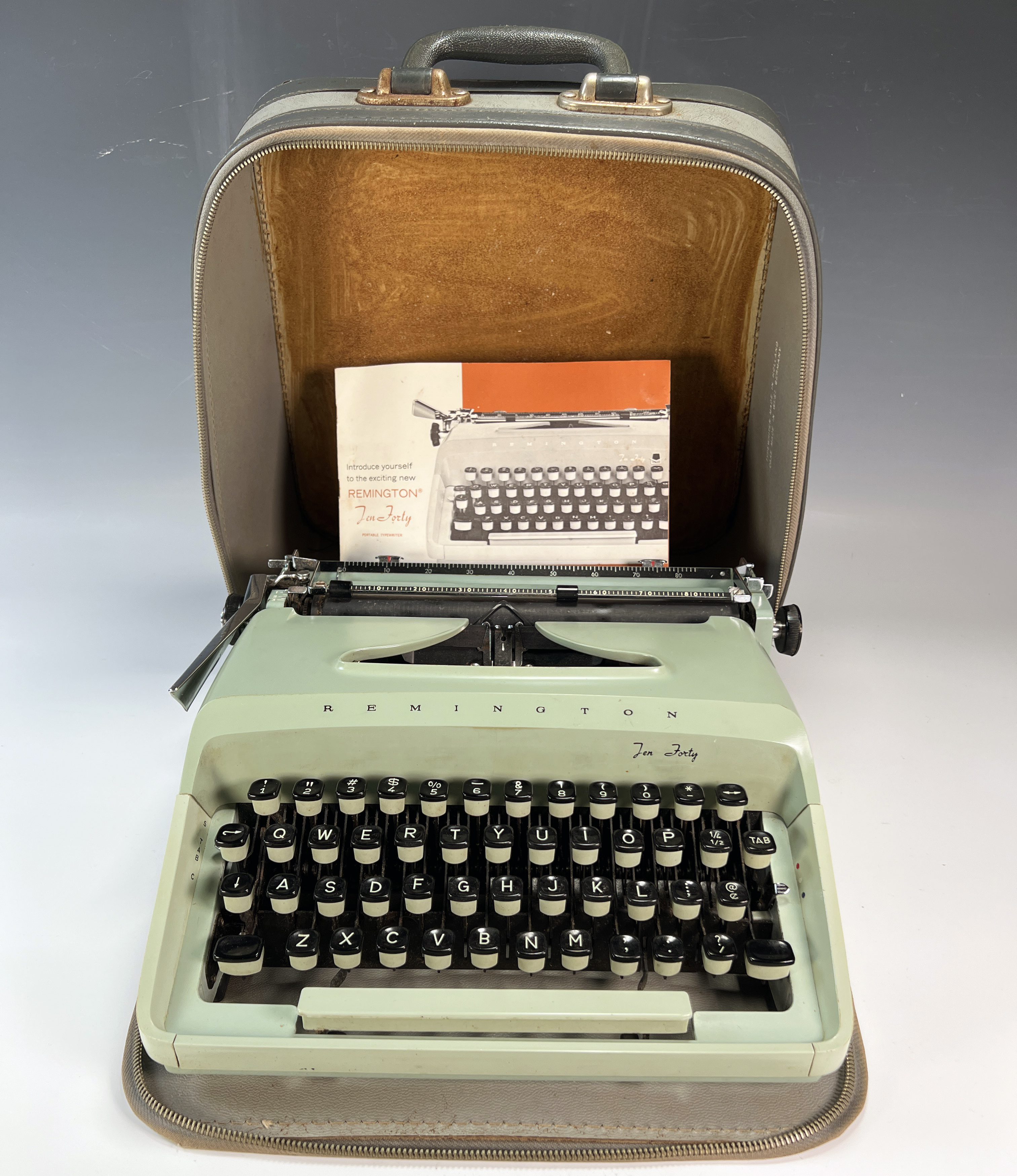 Vintage Remington Ten Forty Portable Typewriter In Case image 1