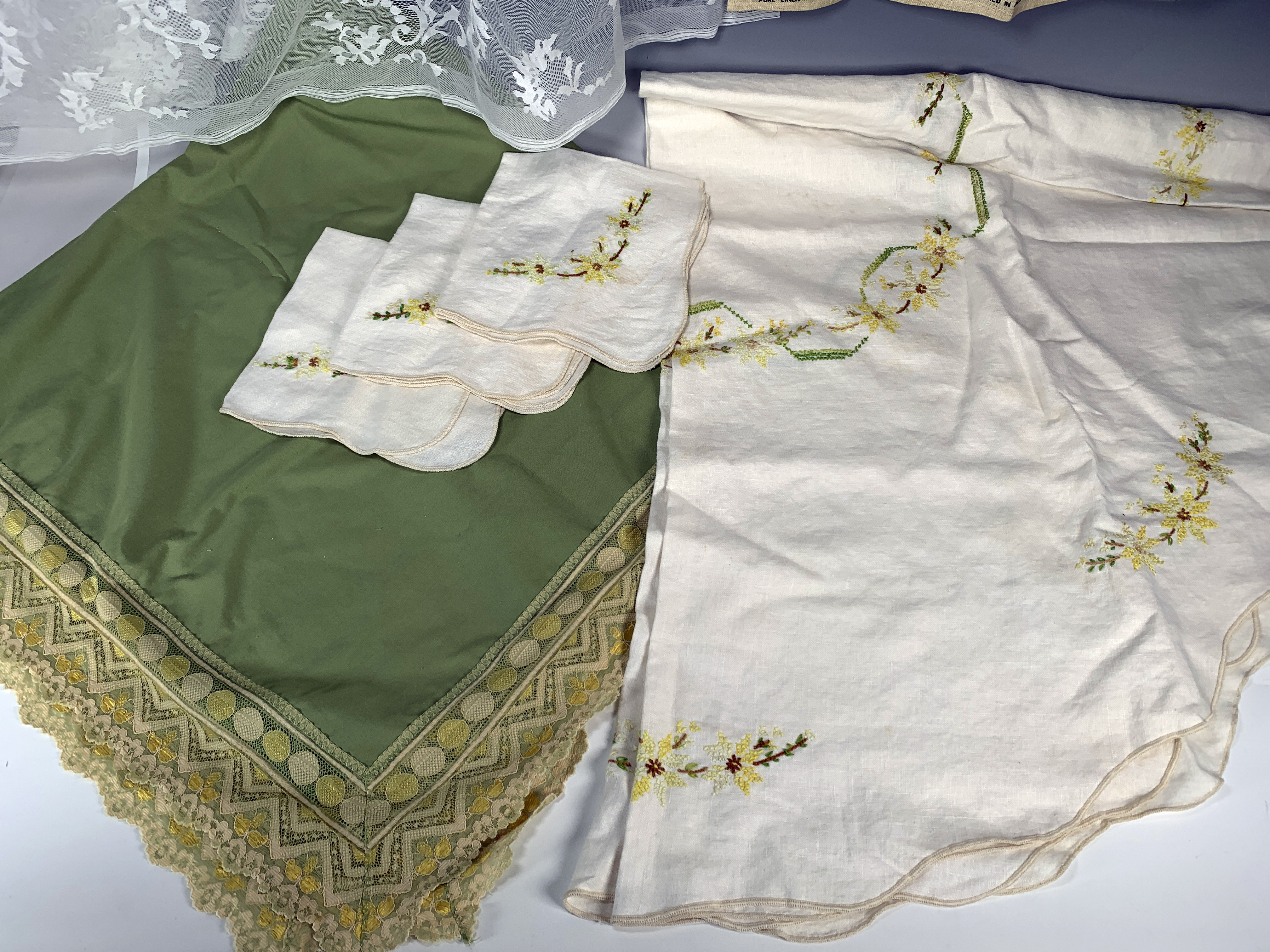 Vintage Linens Tablecloths, Napkins, Handkerchiefs Incl Tammis Keefe image 6