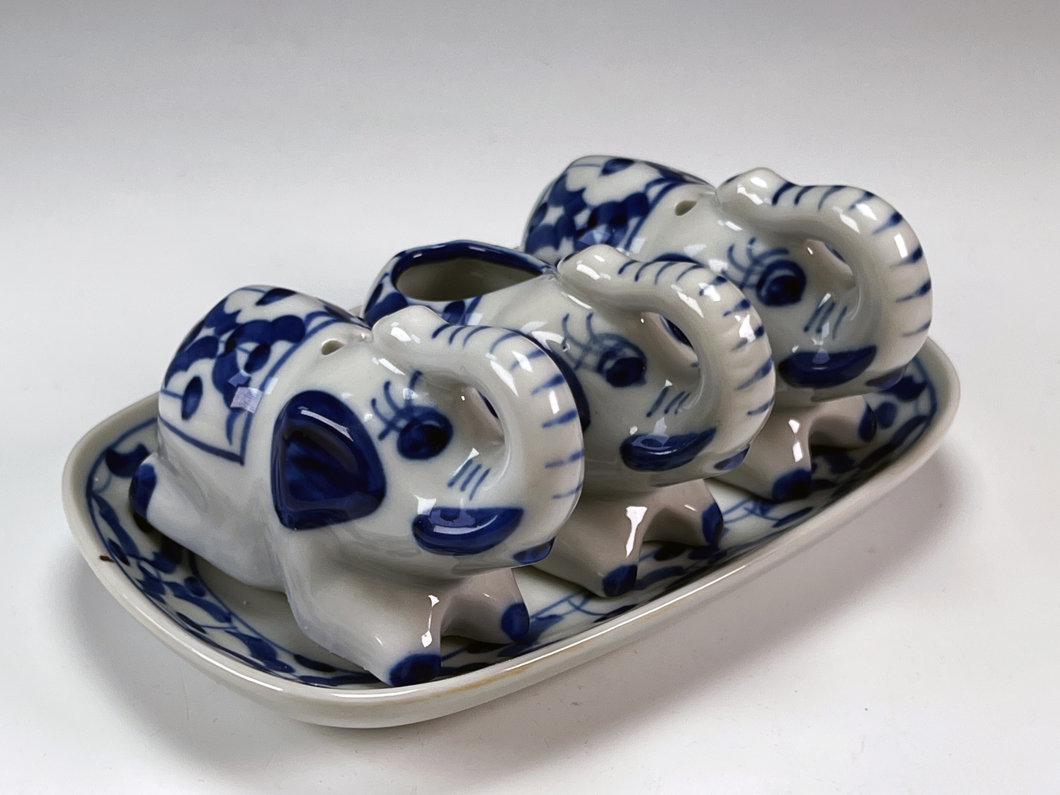 Blue & White Elephant Condiment Set With Tray image 1