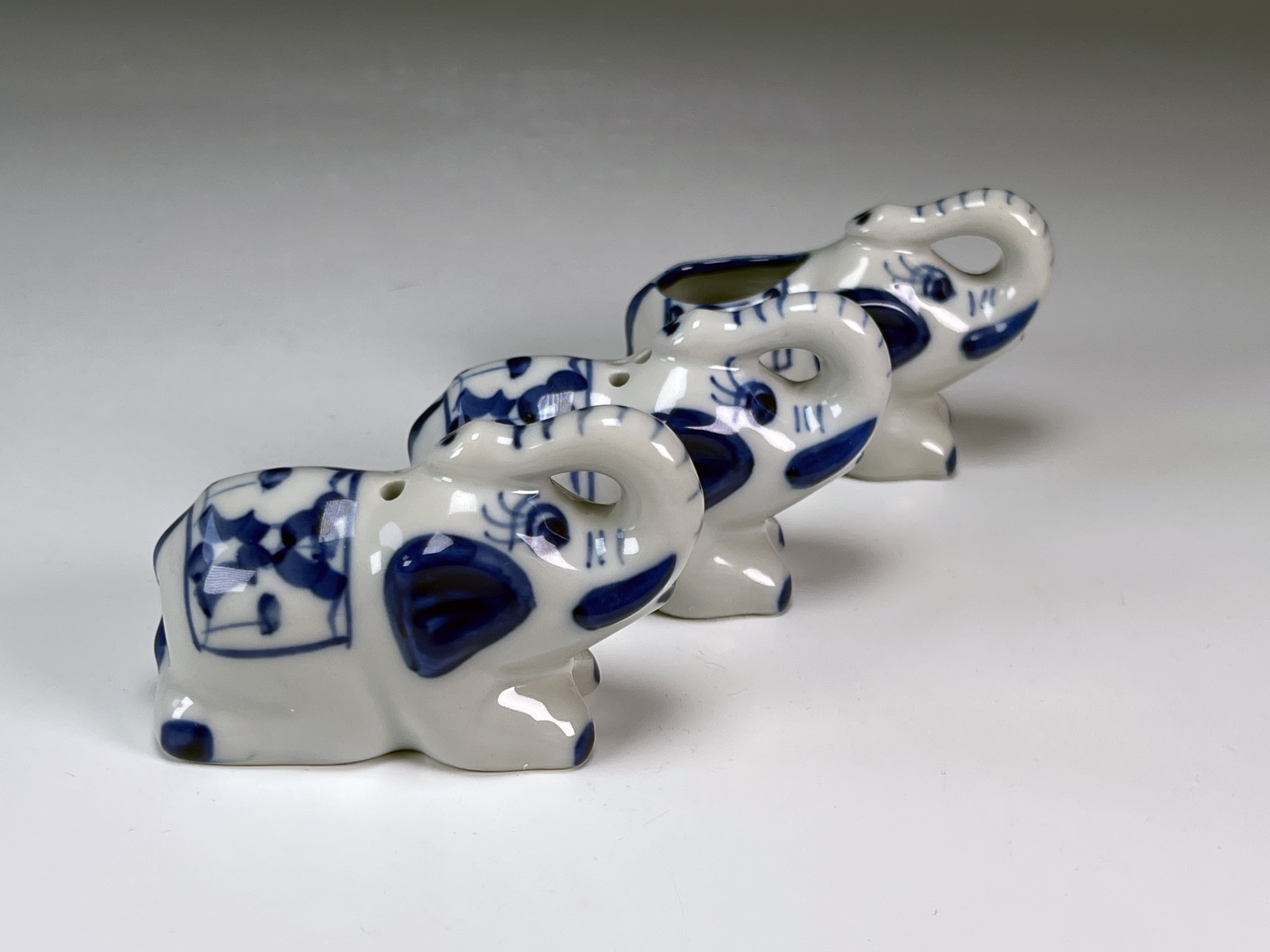 Blue & White Elephant Condiment Set With Tray image 3