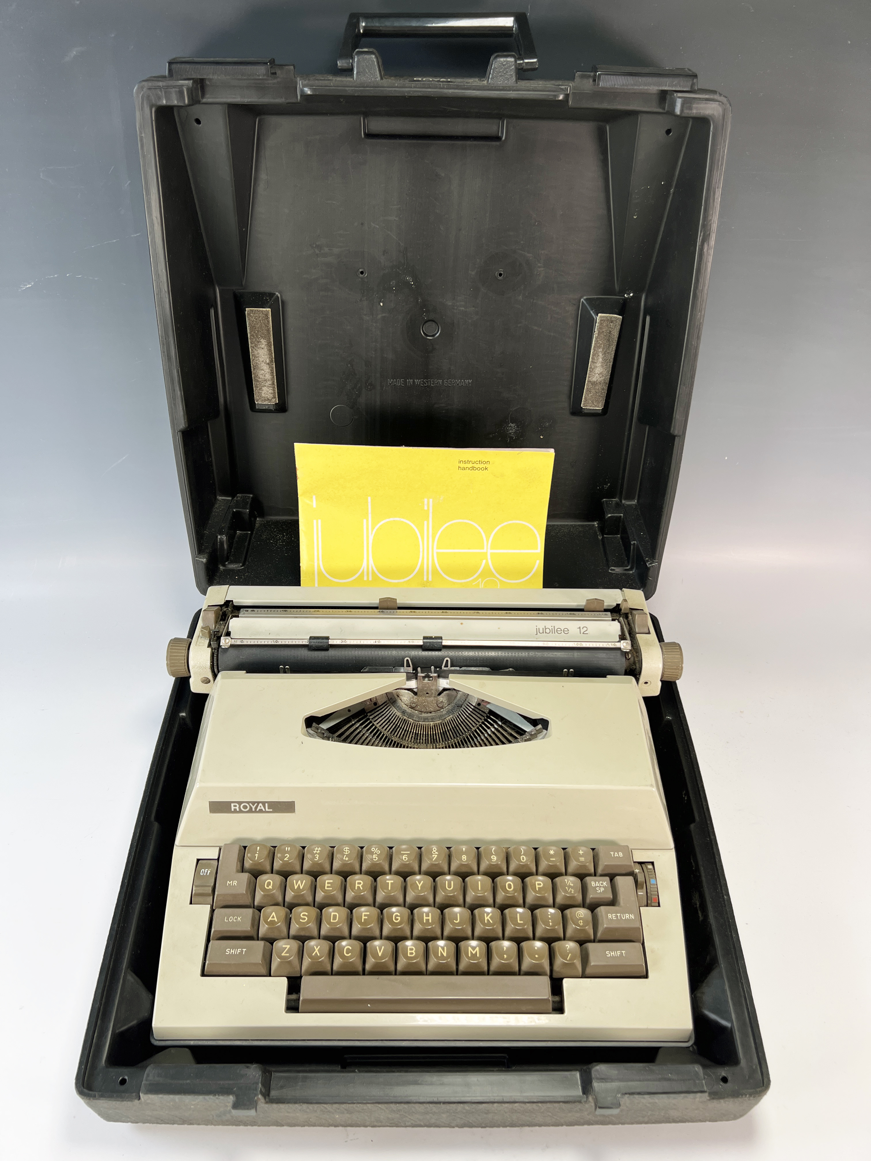 Vintage Royal Jubilee 12 Typewriter In Case image 1