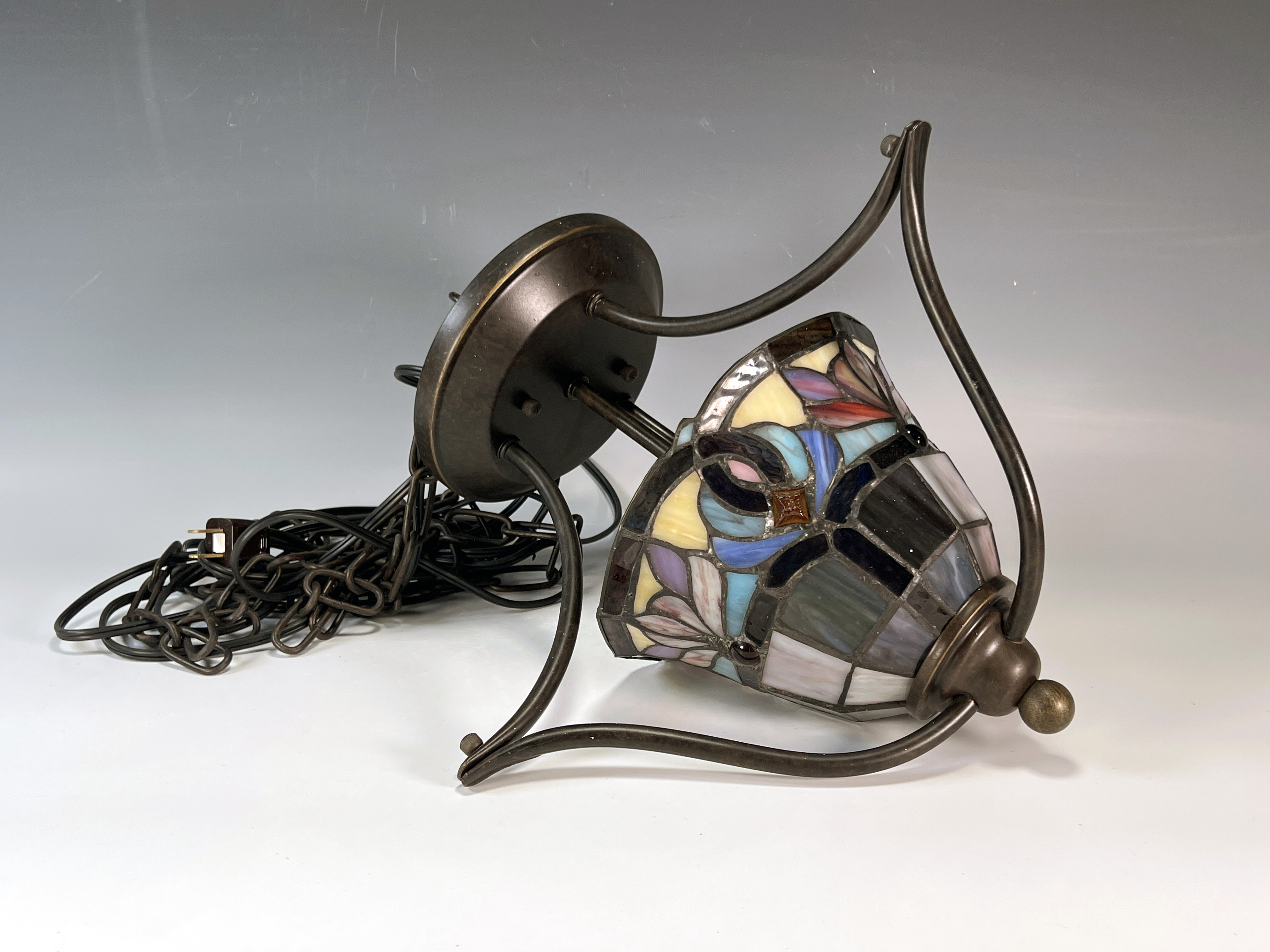 Pendant Lamp With Tiffany Style Shade image 2