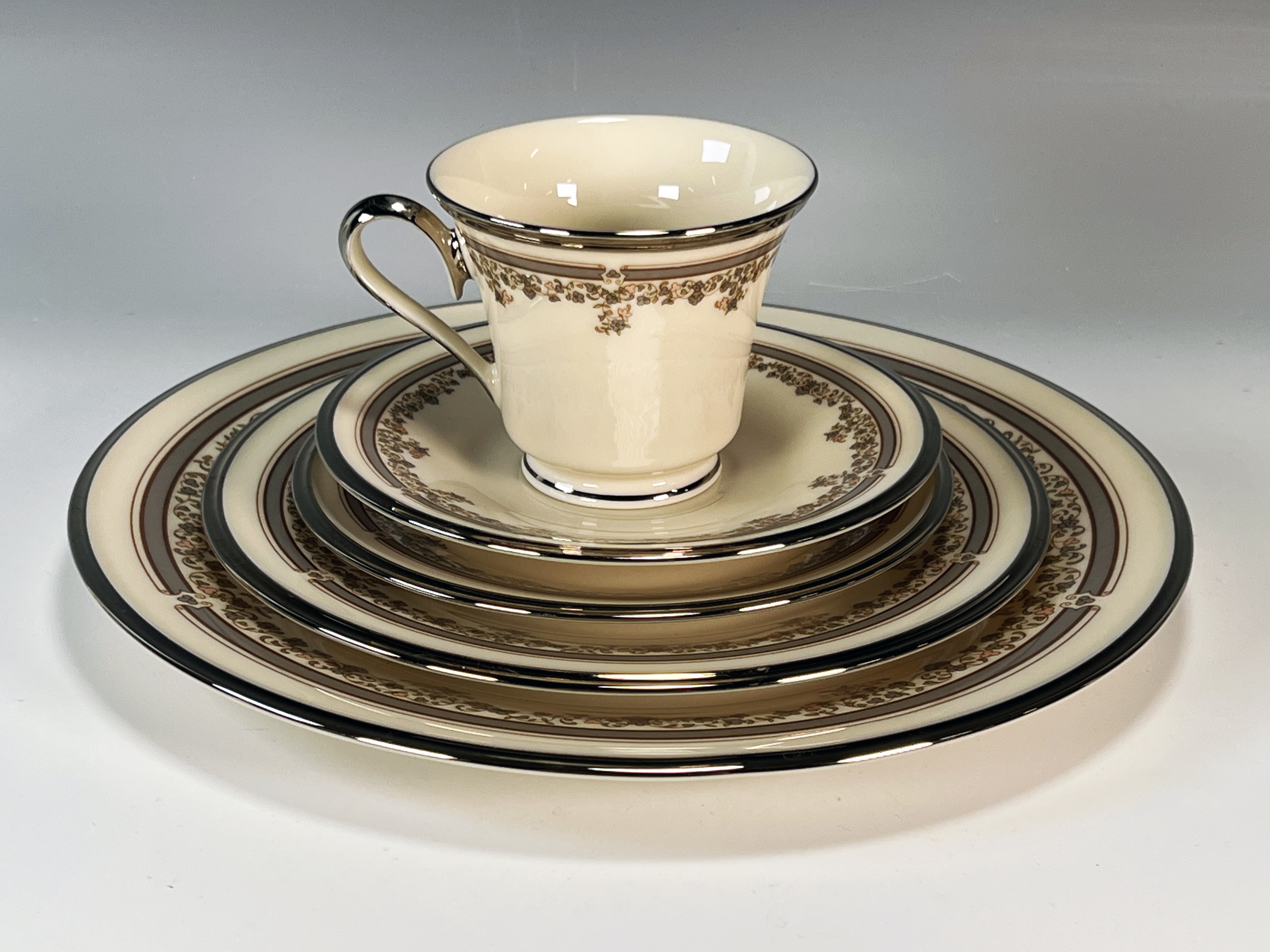 Lenox Lace Point China Service For Eight image 2
